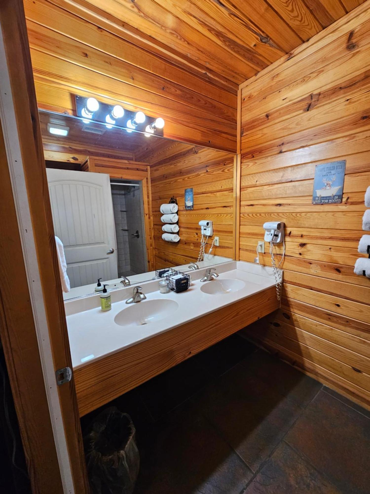 5 Min To Beaver Lake-King Bed-Fire Pit-Jetted Tub #1 Eureka Springs Exterior photo