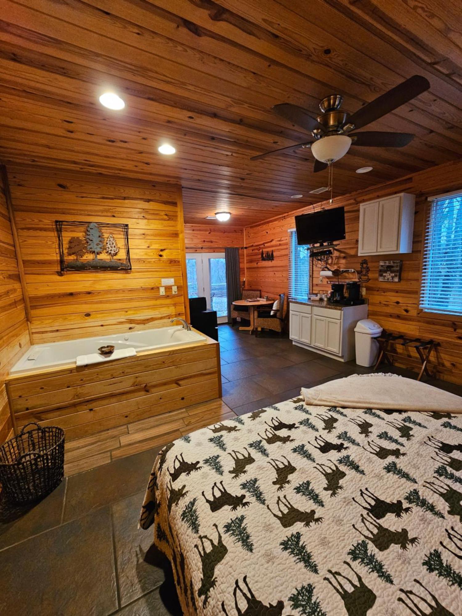 5 Min To Beaver Lake-King Bed-Fire Pit-Jetted Tub #1 Eureka Springs Exterior photo